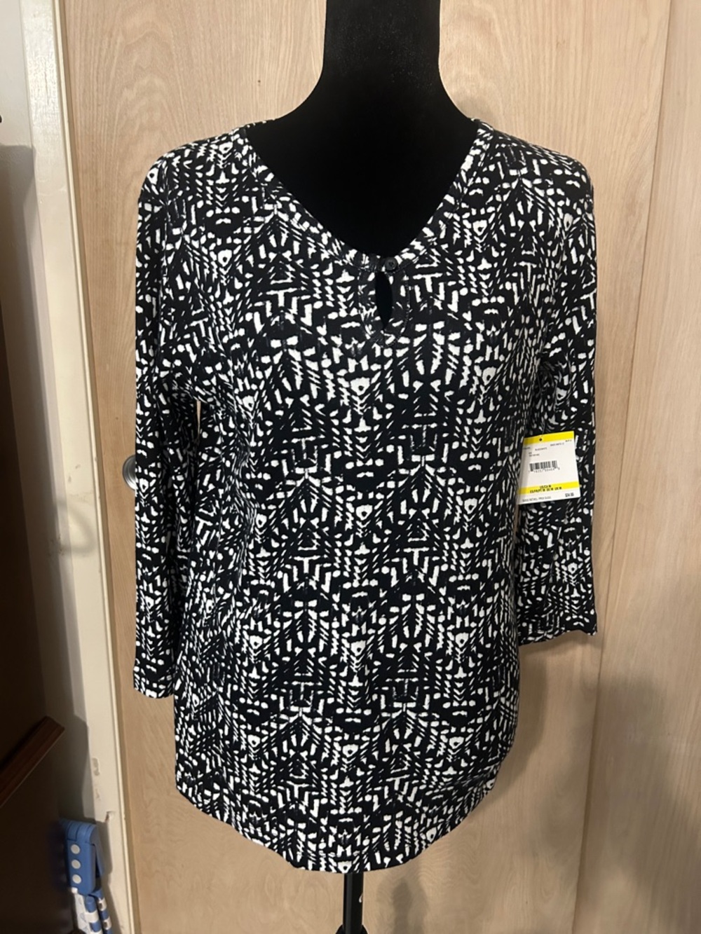 Black & White Patterned V-Neck Women's Top